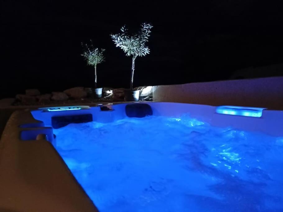 Gite De Charme Avec Jacuzzi Face Au Mont Ventoux Crestet Exterior photo
