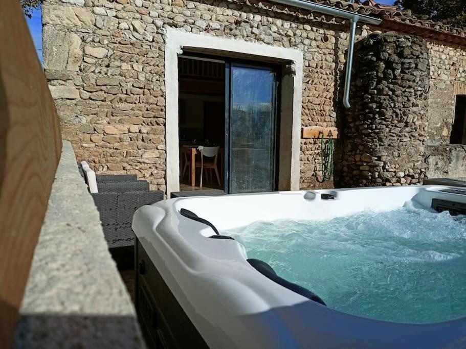 Gite De Charme Avec Jacuzzi Face Au Mont Ventoux Crestet Exterior photo
