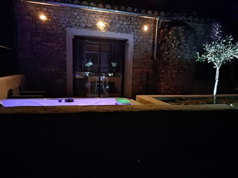 Gite De Charme Avec Jacuzzi Face Au Mont Ventoux Crestet Exterior photo